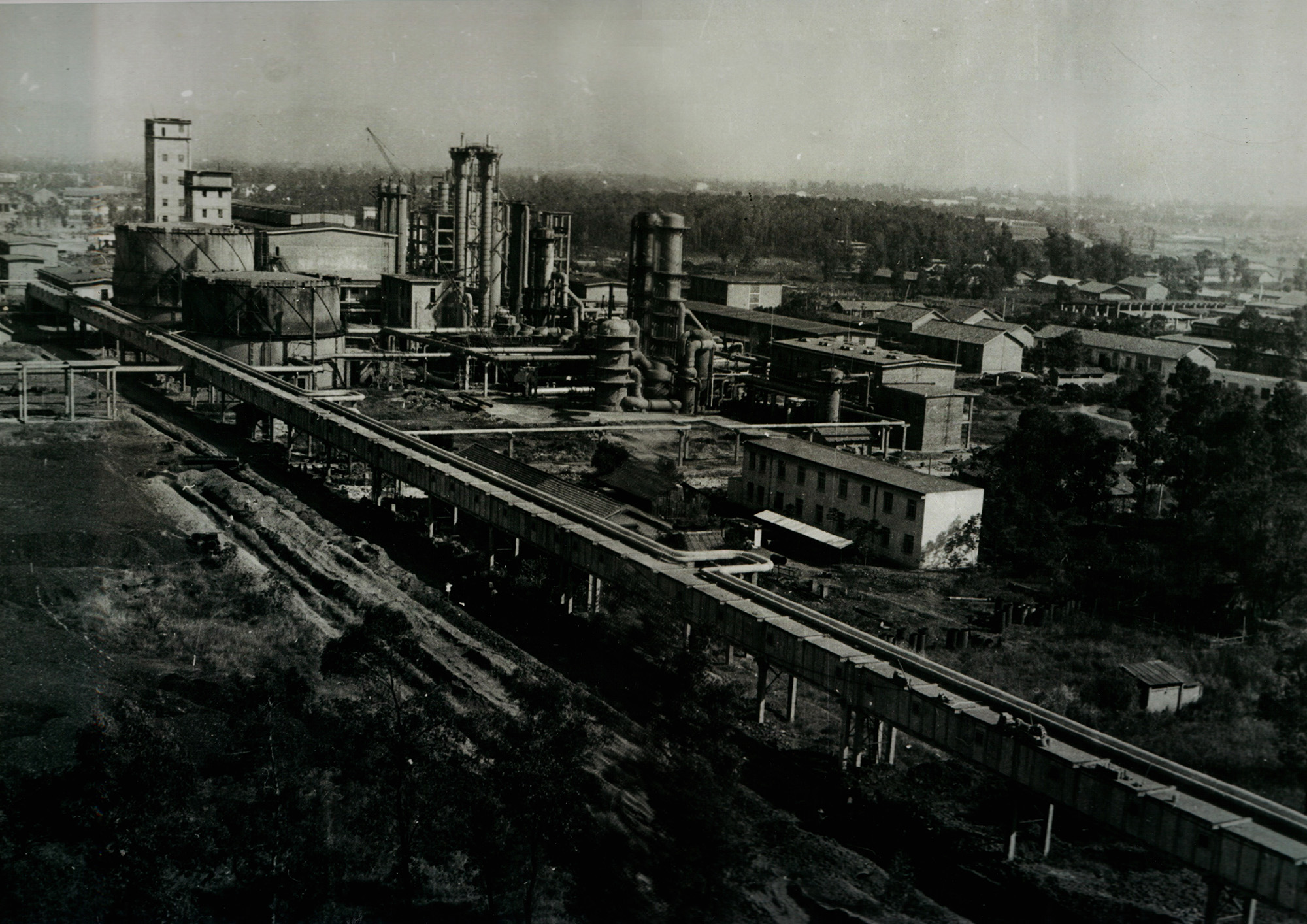 1.建廠初期柳化廠區(qū)一角。.jpg