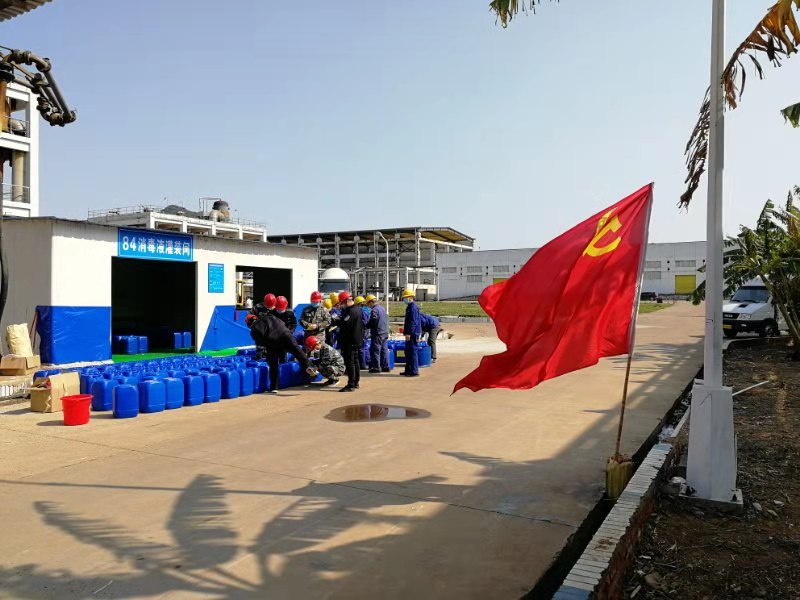 2.2020年2月18日，廣西柳化氯堿公司生產(chǎn)、罐裝84消毒液，助力疫情防控。.jpg